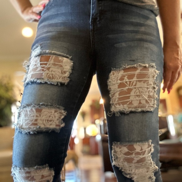 New, NWT L&B Distressed Jeans Size 4 Lace under lay - Picture 1 of 9